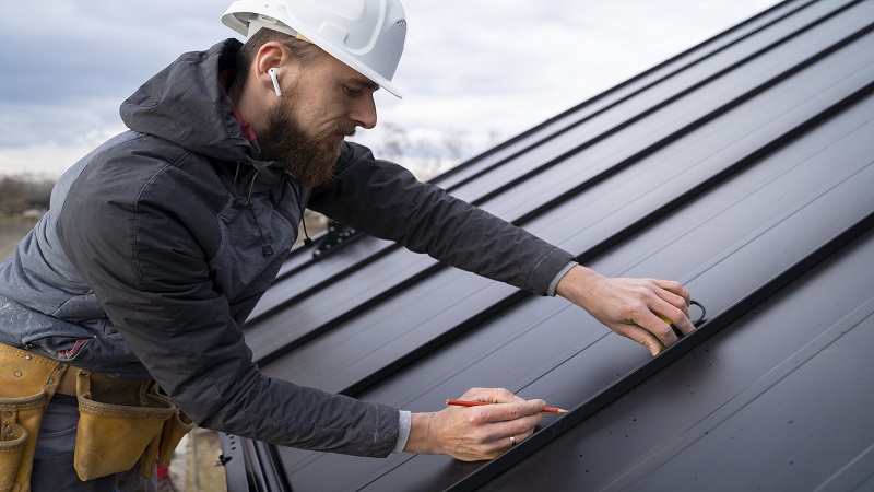 DIY vs. Professional Roof Repairs: What You Need to Consider